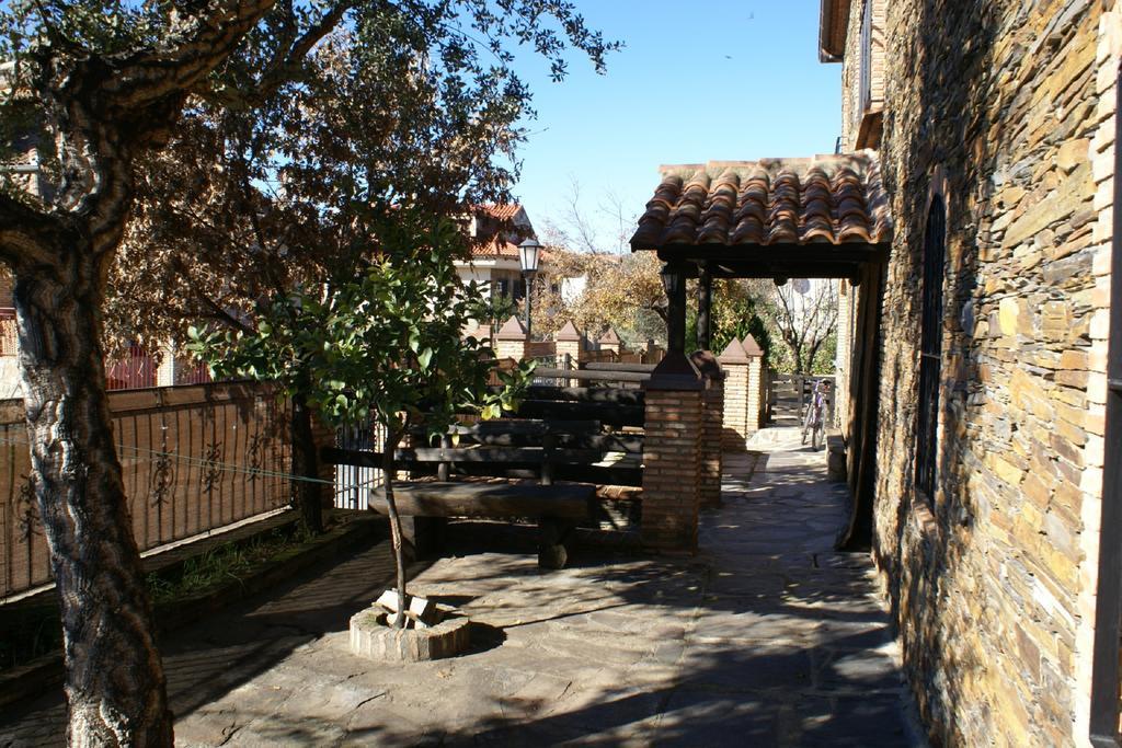 Torrejón el Rubio Casa Rural Pena Falcon المظهر الخارجي الصورة