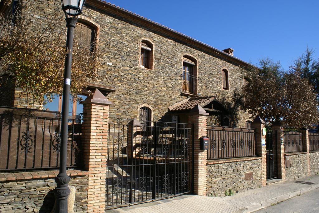 Torrejón el Rubio Casa Rural Pena Falcon المظهر الخارجي الصورة