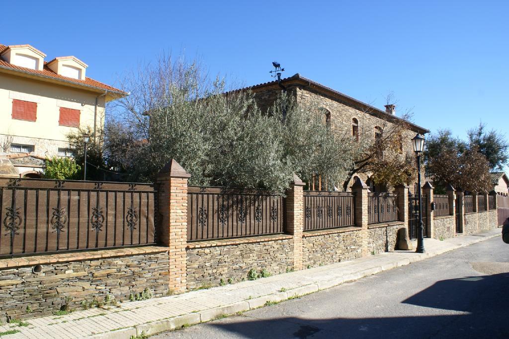 Torrejón el Rubio Casa Rural Pena Falcon المظهر الخارجي الصورة