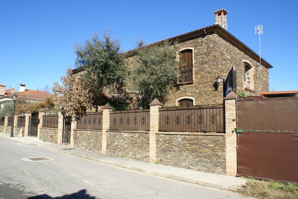 Torrejón el Rubio Casa Rural Pena Falcon المظهر الخارجي الصورة