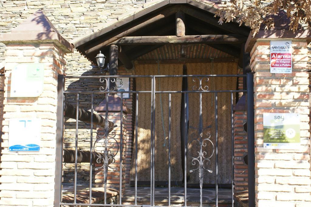 Torrejón el Rubio Casa Rural Pena Falcon المظهر الخارجي الصورة