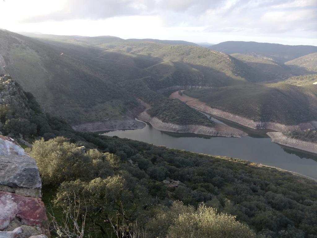 Torrejón el Rubio Casa Rural Pena Falcon المظهر الخارجي الصورة