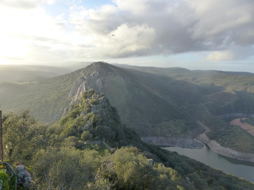 Torrejón el Rubio Casa Rural Pena Falcon المظهر الخارجي الصورة